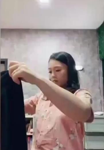 Potret kocak istri saat ambil uang suami dikantong celana tanpa takut dimarahi